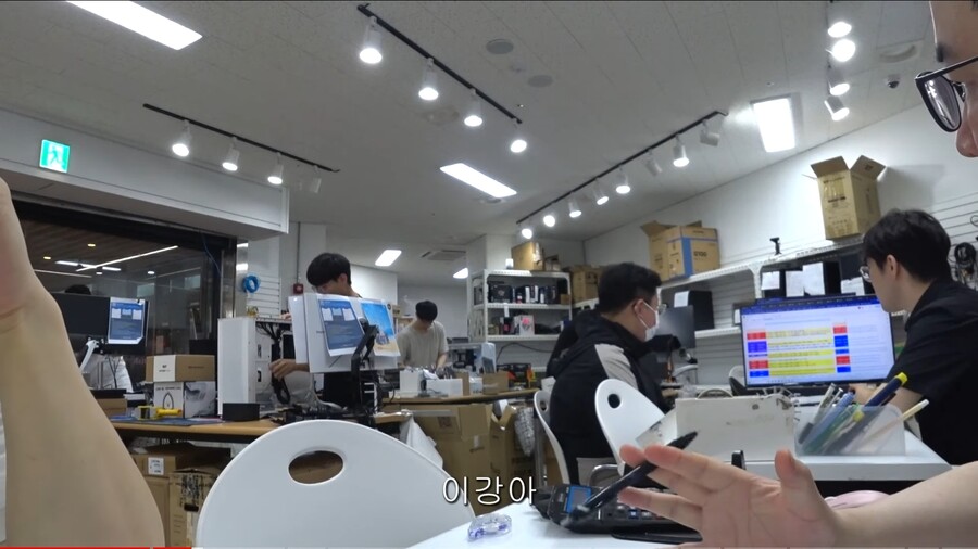 대전에서 왔다고 하니 눈빛이 달라진 컴가게 사장님.scarecrow_1.jpg