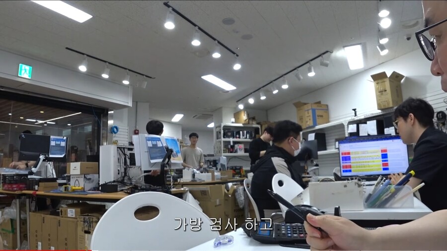 대전에서 왔다고 하니 눈빛이 달라진 컴가게 사장님.scarecrow_7.jpg