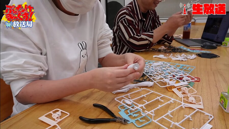 [맥스팩토리] PLAMAX 아야나미 레이. 샘플 조립 영상_3.jpg