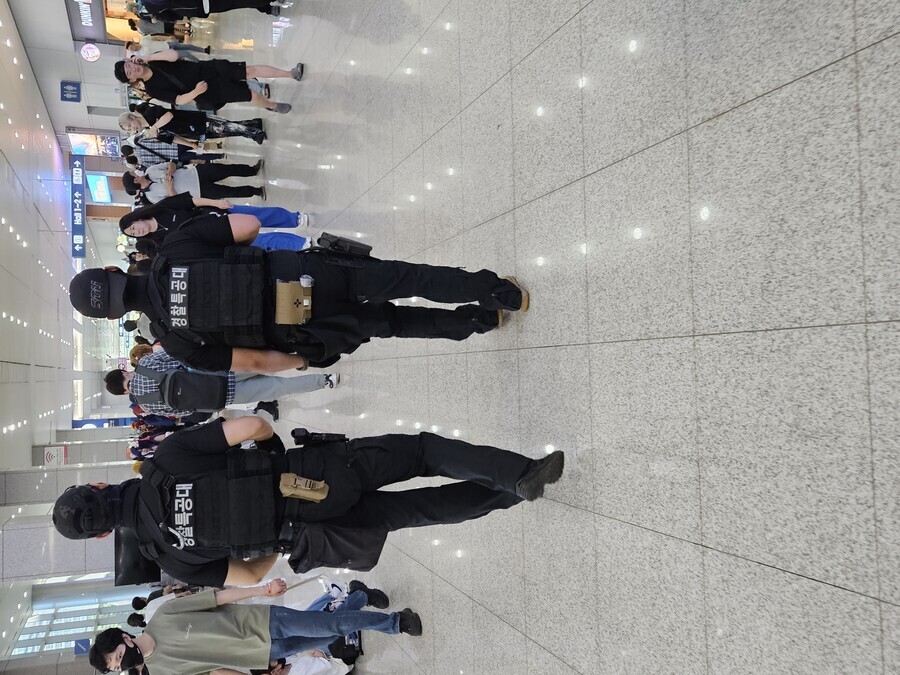 경찰)와 퀄 진짜 높다. 진짜 특공대인줄......._1.jpg