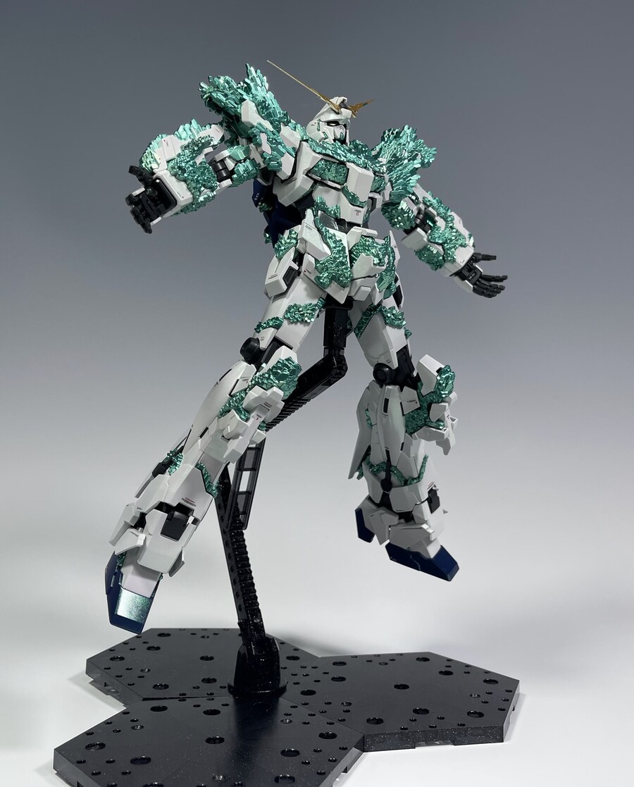 [MG]유니콘 건담 빛의 결정체 도색완성_15.jpg