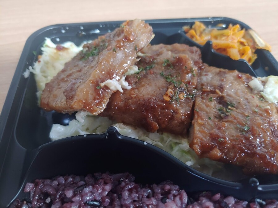 치즈닭갈비앤고구마밥/간장마늘고기구이 도시락_5.jpg