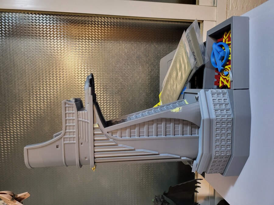 도색) 아는 분에게 3D 프린터로 뽑은 다이스 타워 칠하는 중._1.jpg