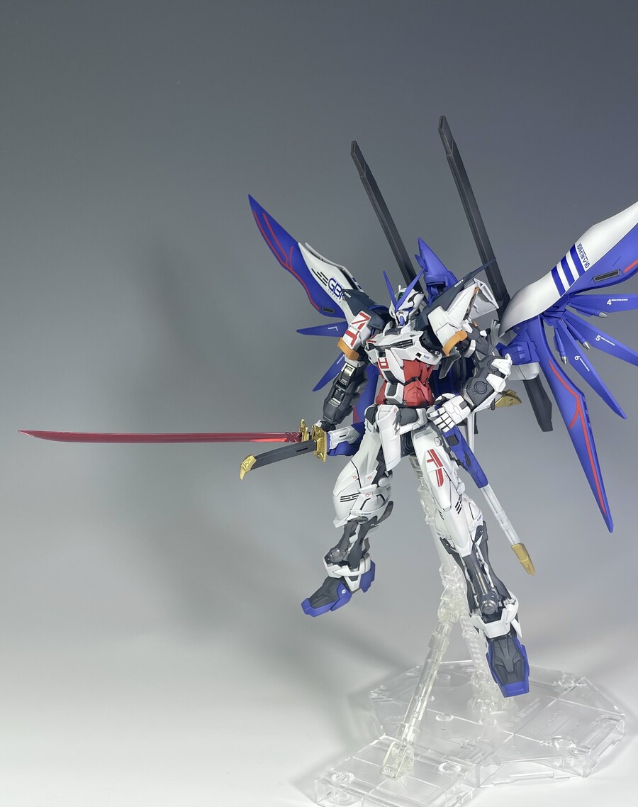 [MG] 한국한정 GBK-20 어스트레이 건담 풀도색 완성_7.jpg