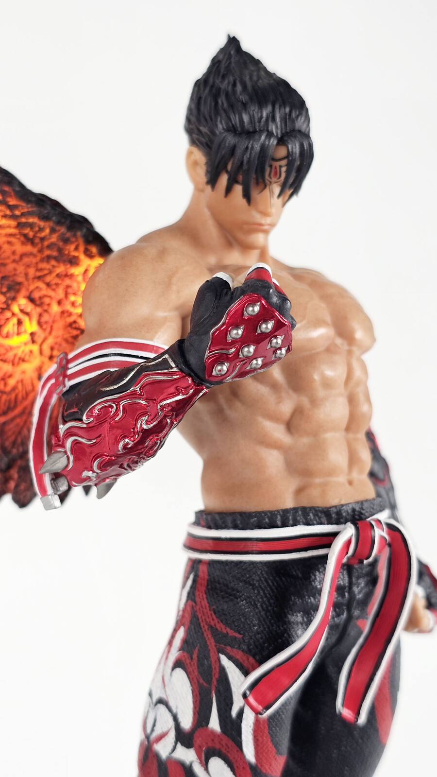 반남코, 철권 8 흑요석님 공식 일러스트 및 한정판 발광 피규어 실물 이미지 공개_12.jpg