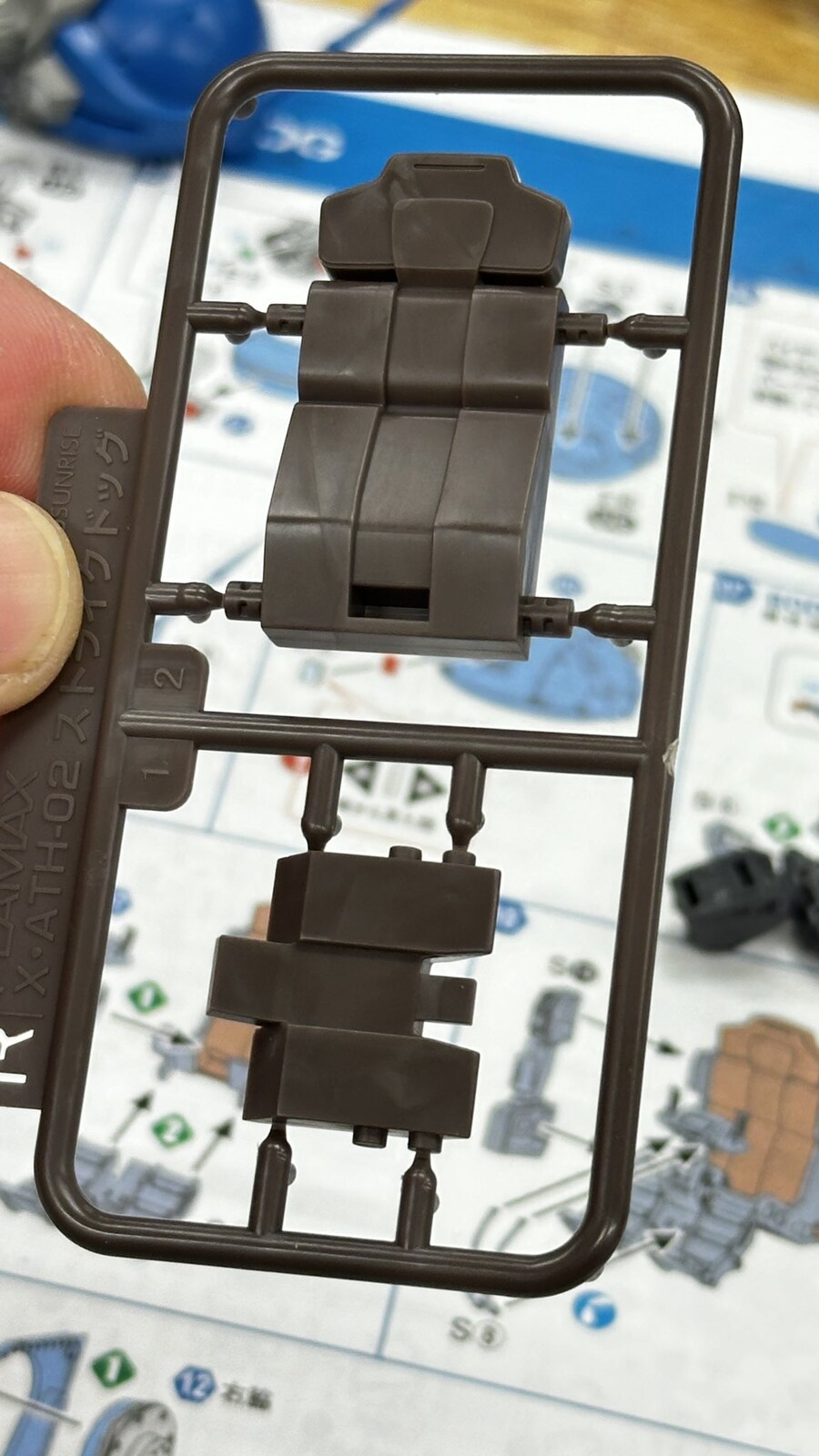 [맥스팩토리] PLAMAX 1/24 스트라이크 독 상반신 조립 이미지_7.jpg