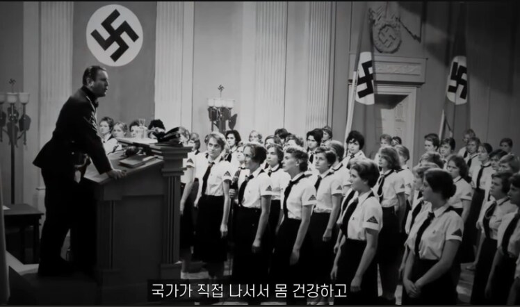 히틀러가 권력을 잡기 10년전에 쓴 책 내용_11.png