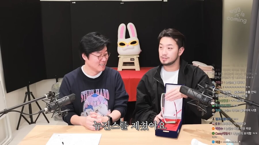 뉴진스를 제치고 신인상을 받은 대형 쉰인_5.png