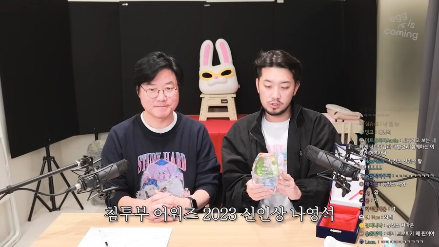 뉴진스를 제치고 신인상을 받은 대형 쉰인_8.png