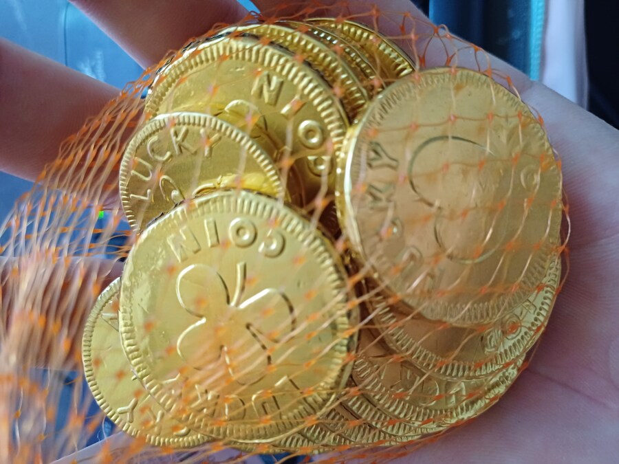 다이소에서 금화 초콜릿 사왔음_1.jpg