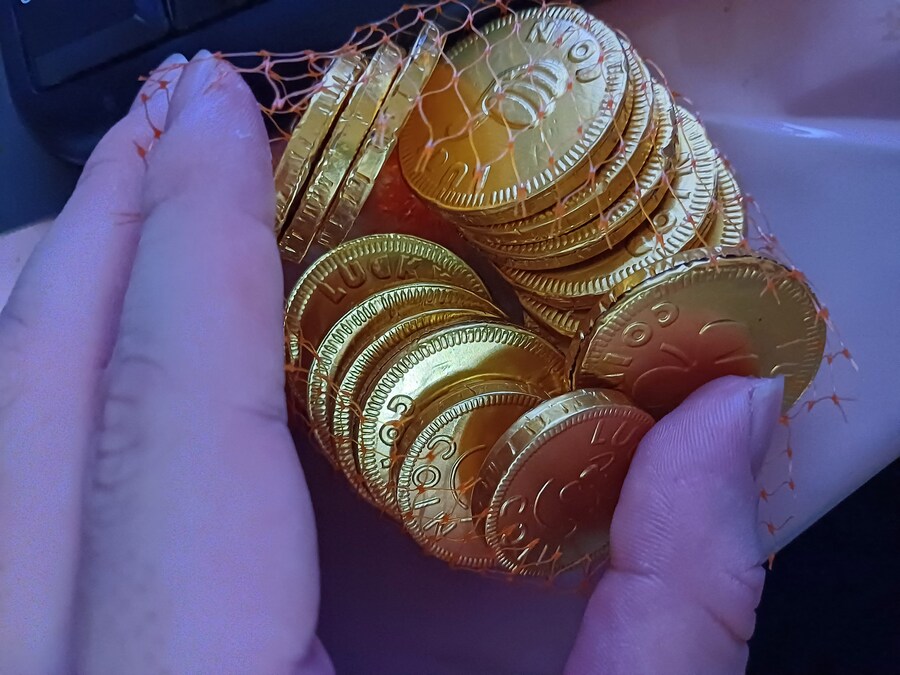 다이소에서 금화 초콜릿 사왔음_2.jpg