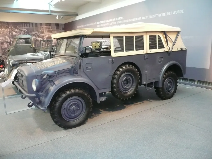 블루아카) 인기도 없는 차량이 갑자기 유행한 이유_1.webp