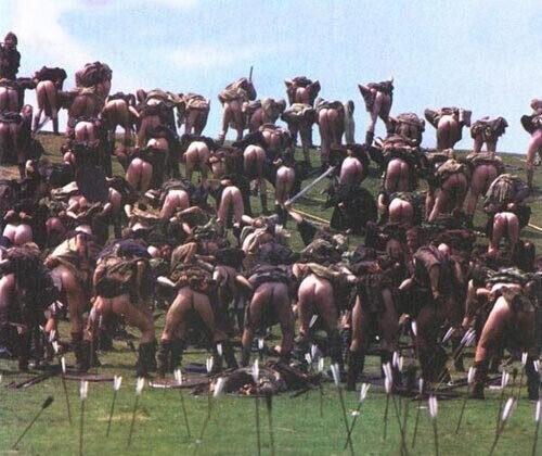 후방) 역사를 통틀어 가장 많은 엉덩이가 노출된 영화_2.jpg