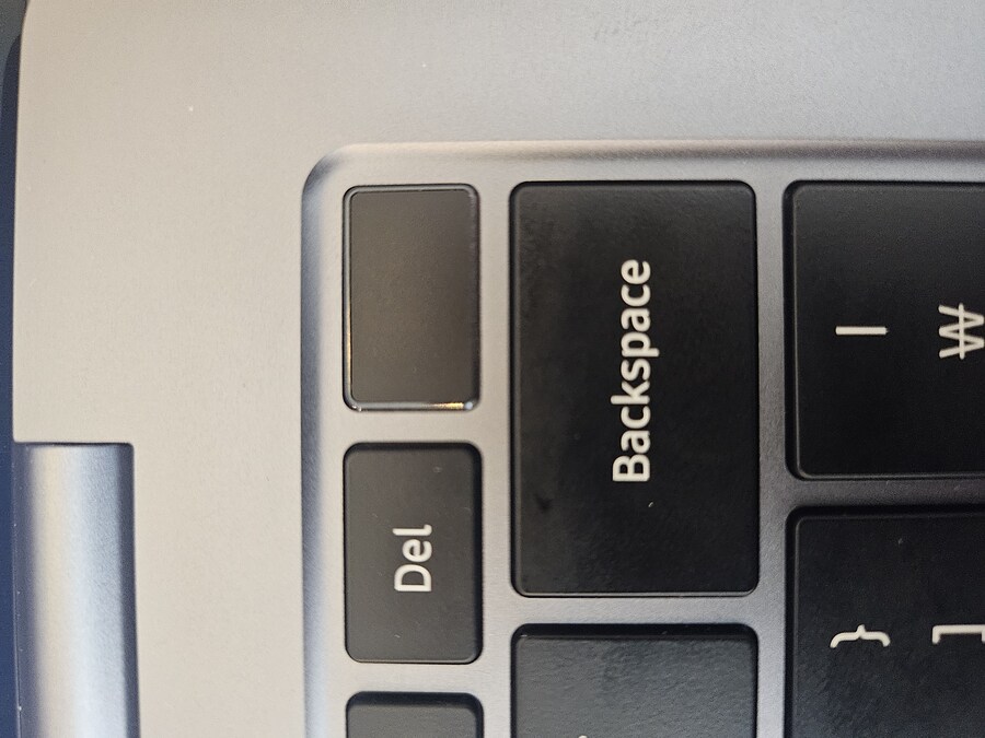 갤럭시북)전원버튼이 왜 이딴 데 있는거야_1.jpg