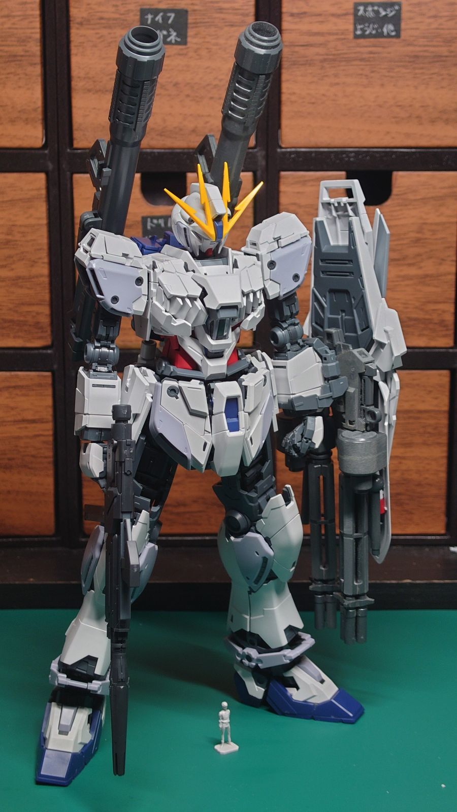 MG 내러티브 건담 C 장비 사이코 프레임 + 더블 핀 판넬 조합 사진_10.jpg