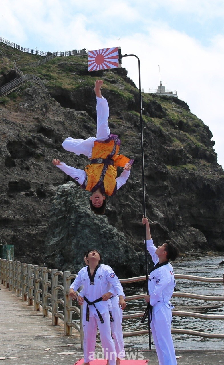 고구마X) 대한민국 청년들, 독도에 욱일기를 세운 이유_1.jpg
