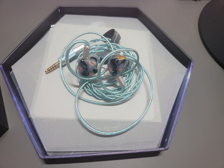 유선 이어폰도 빠지니까 무섭네_5.jpg