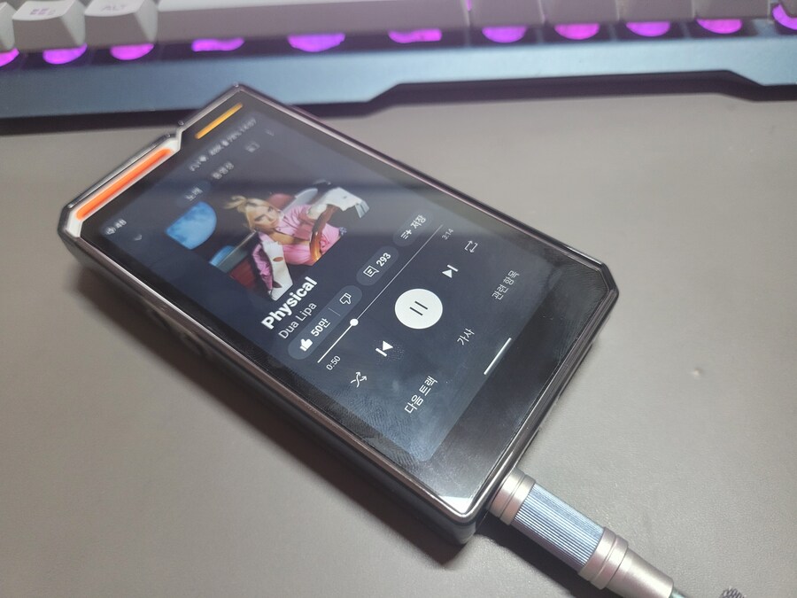 유선 이어폰도 빠지니까 무섭네_7.jpg