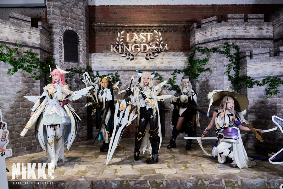 [니케] 승리의 여신 1.5주년 비욘드 더 메모리즈 코스 촬영 (스압)_96.jpg