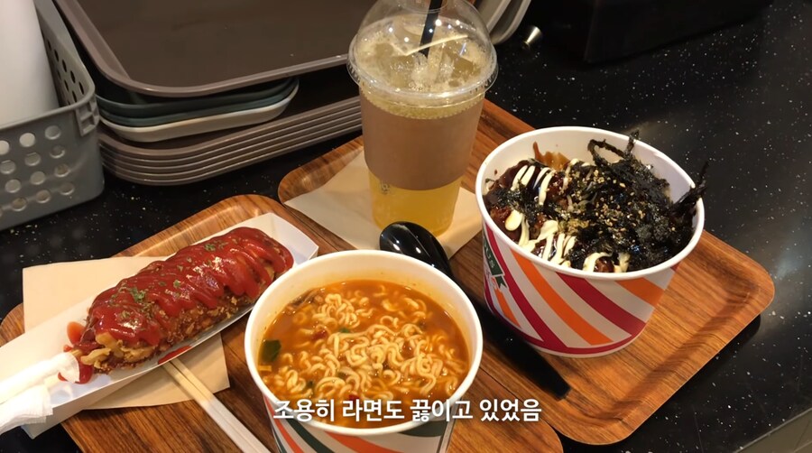 (돼지) 돼지들 PC방에서 음식 시킬때 모습.JPG_1.png