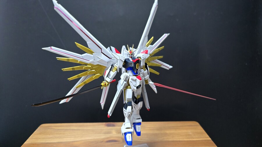 [반다이]HGCE 마이티 스트라이크 프리덤 건담_3.jpg