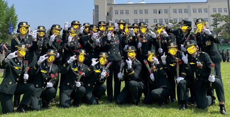 여군 부사관 임관식 그 손가락_1.png