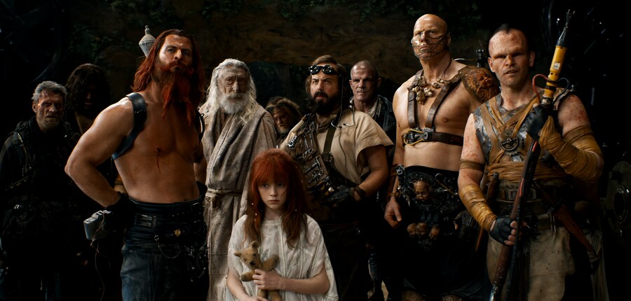 매드맥스) 어린 퓨리오사_2.png