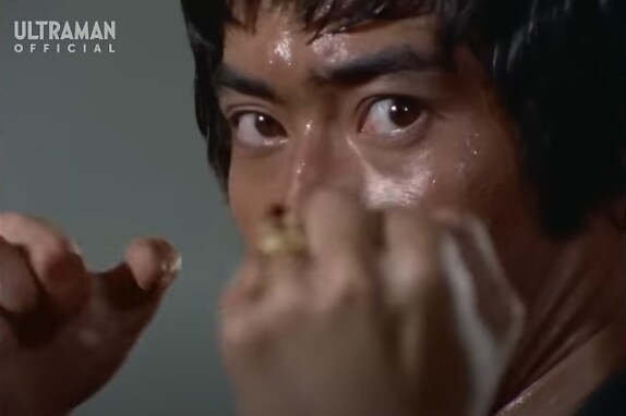 울트라맨) 엄지만한 반지끼고 사람 패는 레오_4.jpg