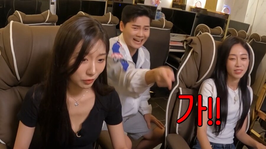 운전 연수보다 어려운 여사친 게임 가르치기.jpg_14.png