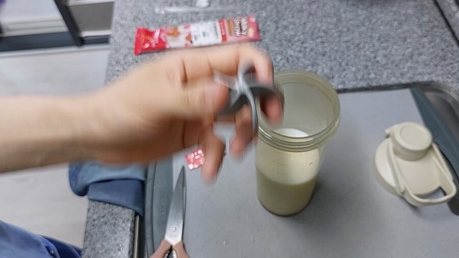 너무 더울땐 시원한 딸기우유 한잔해 이모!_42.jpg