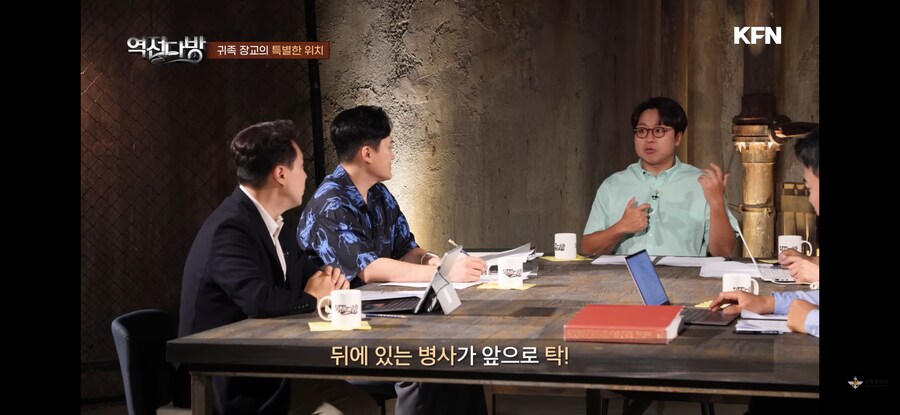 "장교가 싸우다 죽으면 누가 지휘함?"_4.jpg