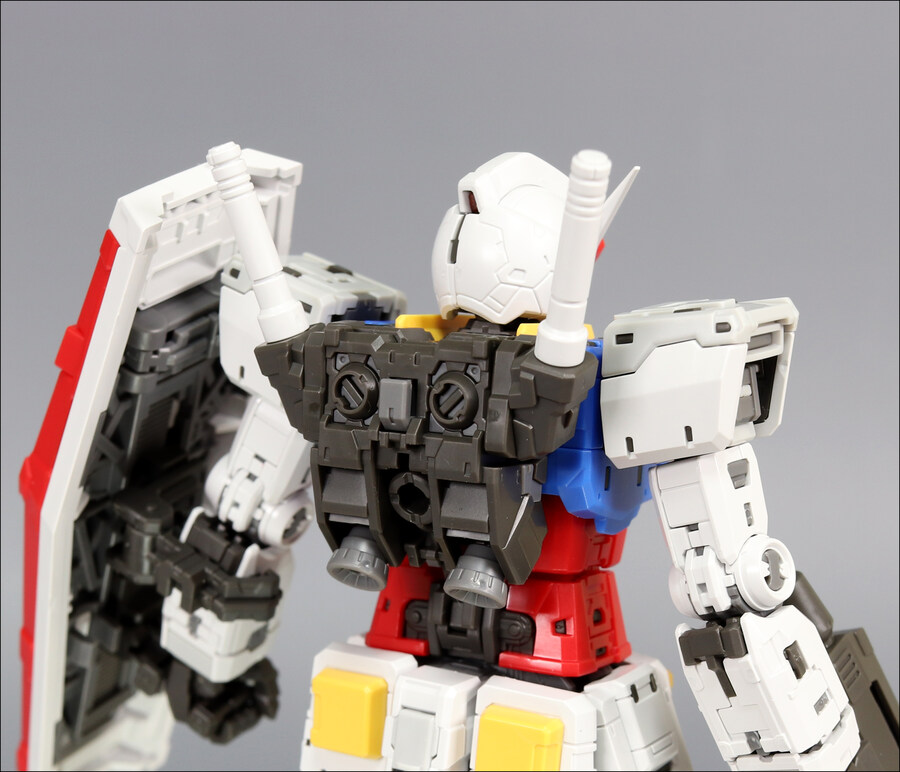 [RG] 퍼스트건담 2.0 조립 완성_10.jpg