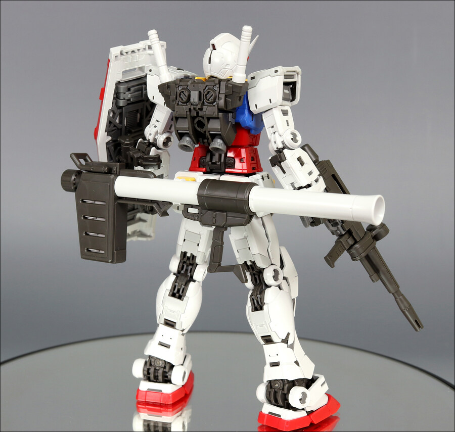 [RG] 퍼스트건담 2.0 조립 완성_17.jpg