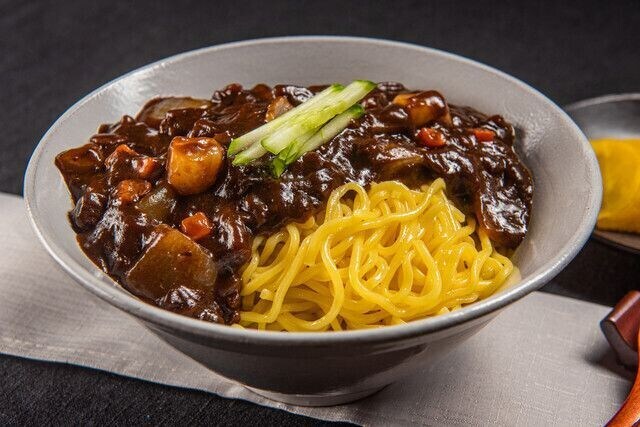 부산 중국집에서 짜장면 시키면 99% 오는 것_1.jpg