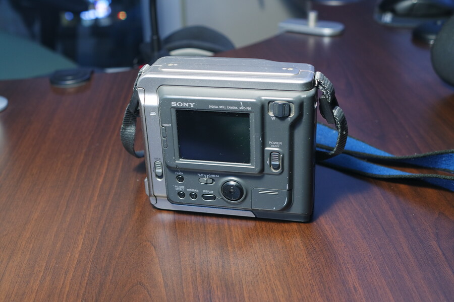 소니 마비카 MVC-FD7_2.jpg