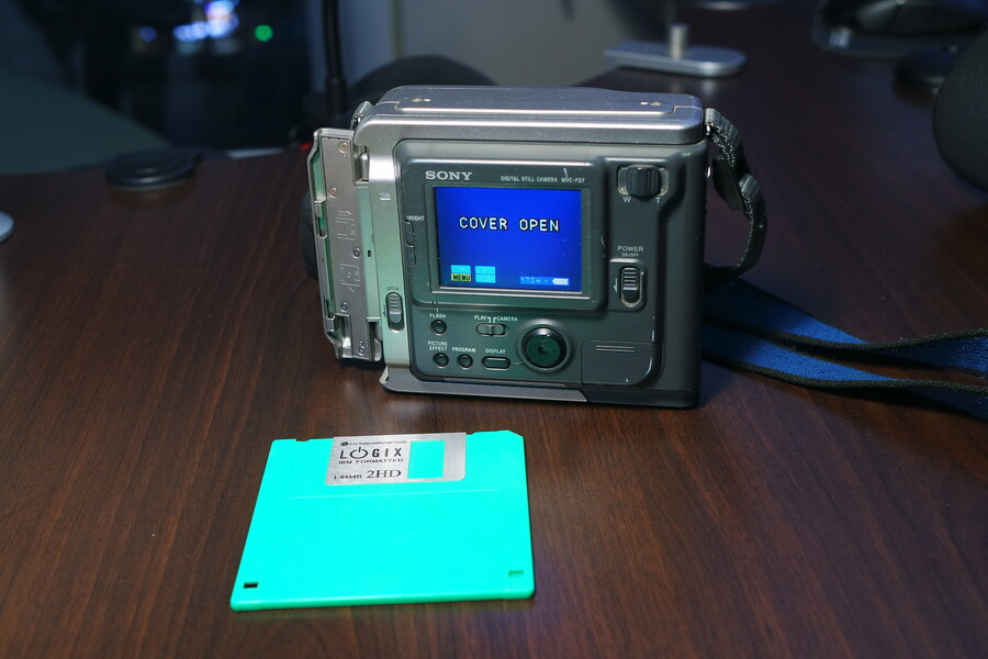 소니 마비카 MVC-FD7_4.jpg