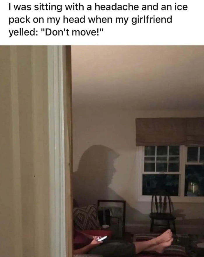 두통 때문에 얼음 찜질 중인데 여친이 꼼작말라고 함_1.jpg