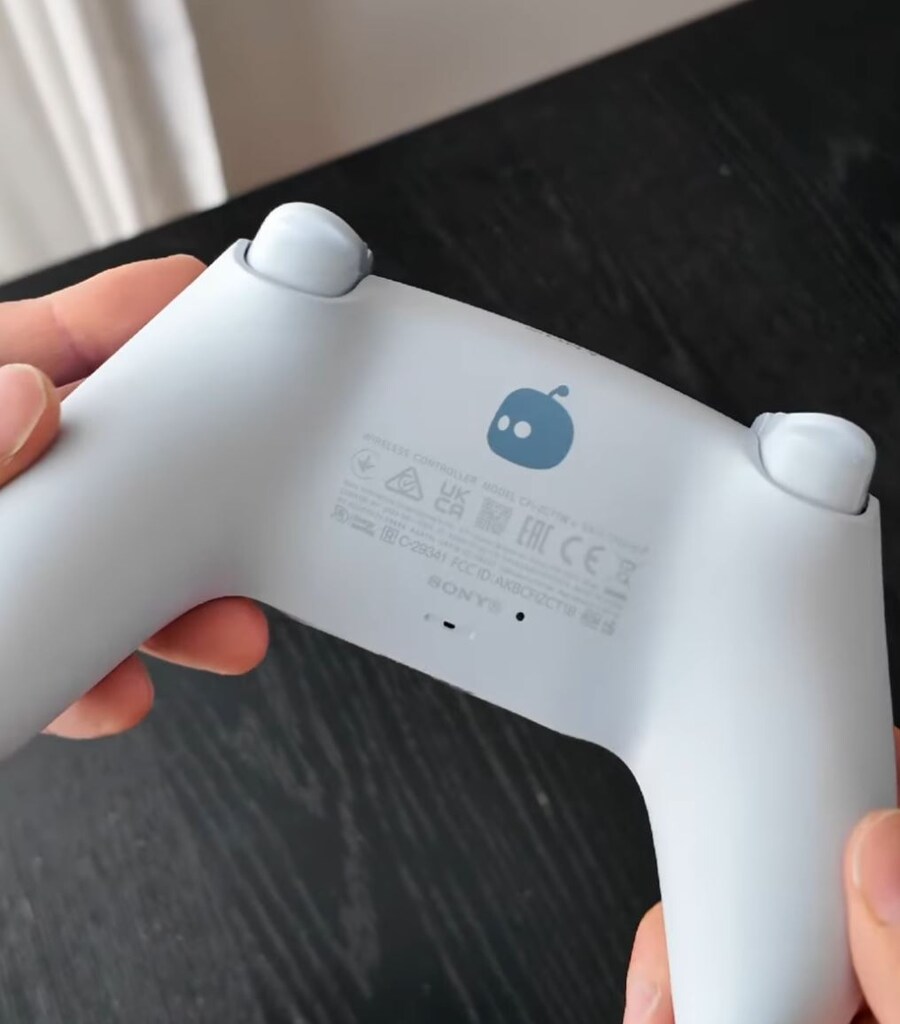 아스트로봇 듀얼센스 컨트롤러 유광느낌_4.jpg