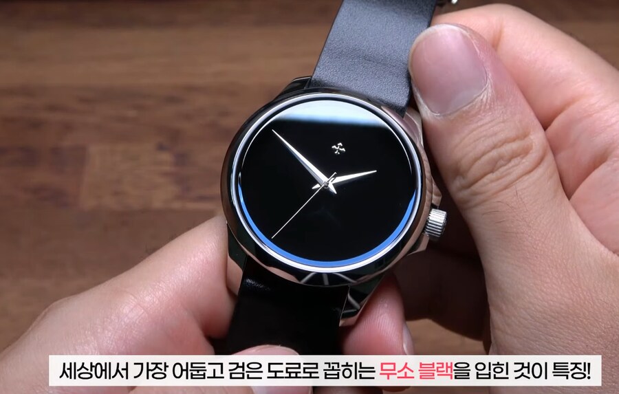 ??? : 시계 디자인 꾸미기도 귀찮다. 다들 시간 볼 줄 알잖아?_1.png