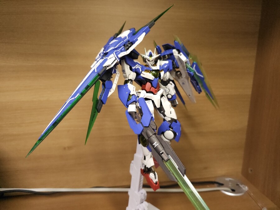 메탈빌드 더블오 퀀터 풀세이버(MG) 포즈잡아보기_7.jpg