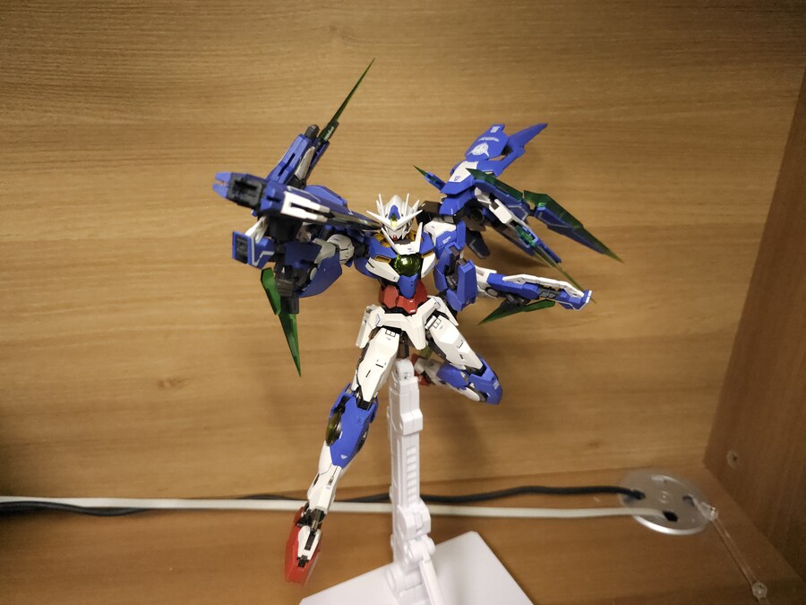 메탈빌드 더블오 퀀터 풀세이버(MG) 포즈잡아보기_6.jpg