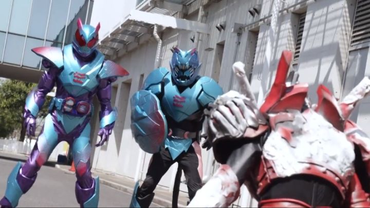 [가면라이더 리바이스] 파워 인플레에 밀려난 폼이 활약하다_24.jpg