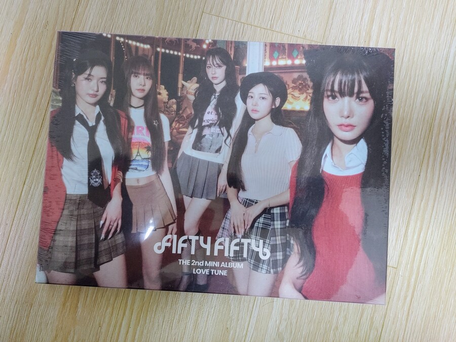 요즘 앨범은 CD 보다 포토가 더 중한 듯 (피프티피프티)_1.jpg