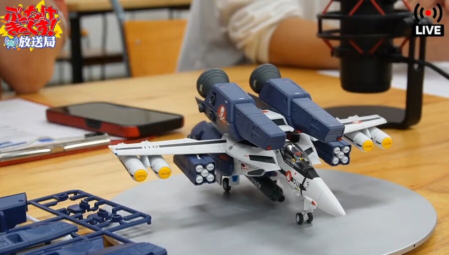 [맥스팩토리] PLAMAX VF-1S 스트라이크 파이터 발키리 조립 샘플 외_4.jpg