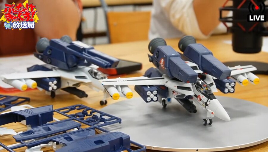 [맥스팩토리] PLAMAX VF-1S 스트라이크 파이터 발키리 조립 샘플 외_5.jpg