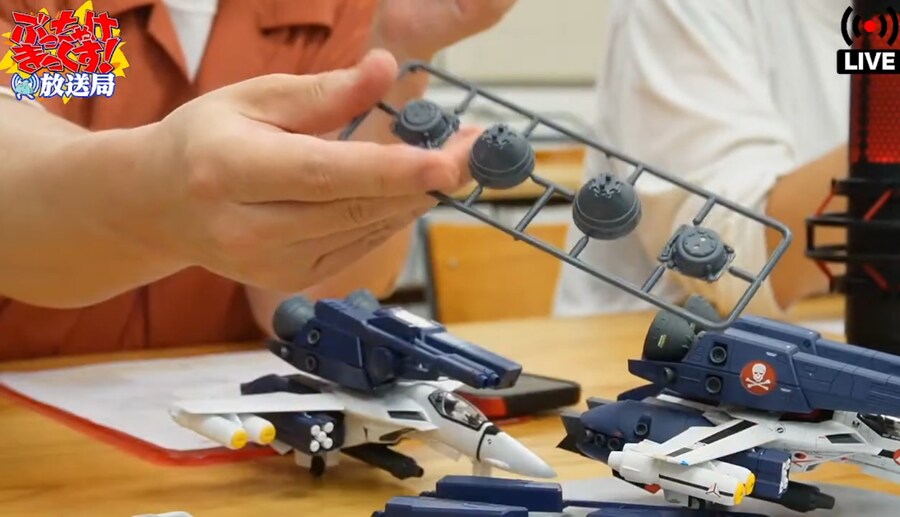 [맥스팩토리] PLAMAX VF-1S 스트라이크 파이터 발키리 조립 샘플 외_11.jpg