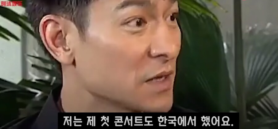자기 입으로 한국에서 인기 많았다는 아저씨.jpg_4.png