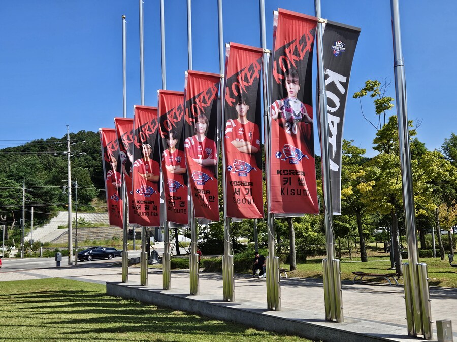 저만의 레어템(골때리는 그녀 한일전 출전선수 5인 친필싸인 포스터)_5.jpg