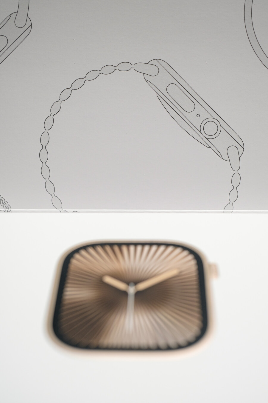 기다리던 애플워치 시리즈 10 티타늄 골드가 왔습니다_4.jpg