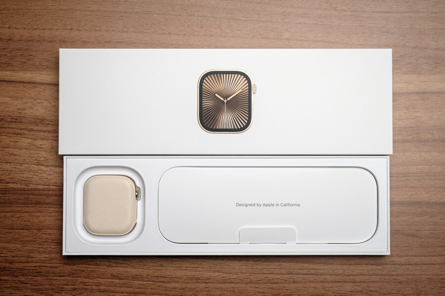 기다리던 애플워치 시리즈 10 티타늄 골드가 왔습니다_3.jpg